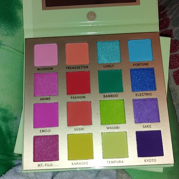 Trendy in Tokyo - Picture 2 of 2